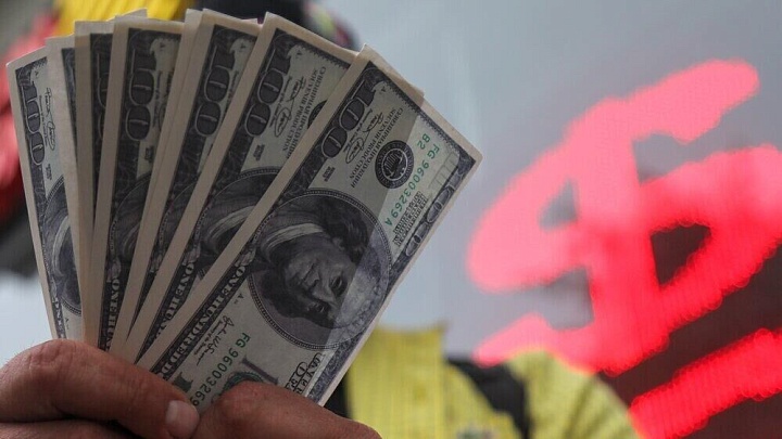 Финансист предупредил о дефиците наличных долларов