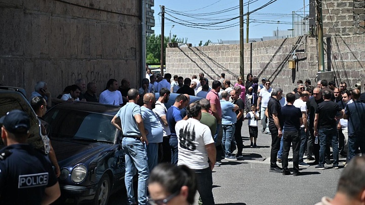 Историк увидел связь между гонениями на церковь на Украине и в Армении