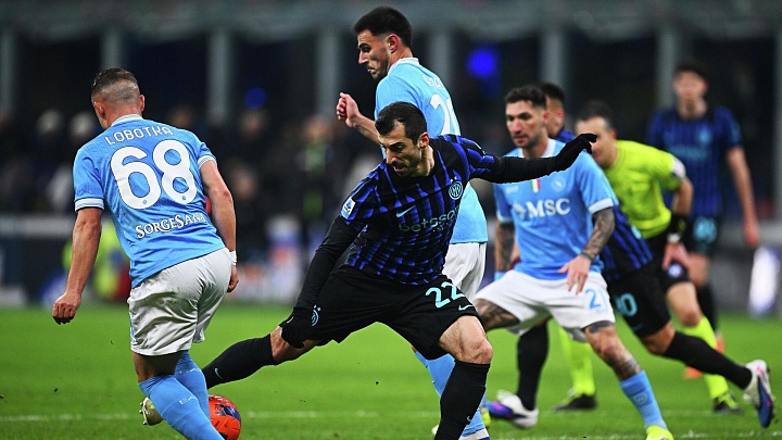 Дубль Мактоминея принес "Наполи" ничью в матче с "Интером" в Серии А